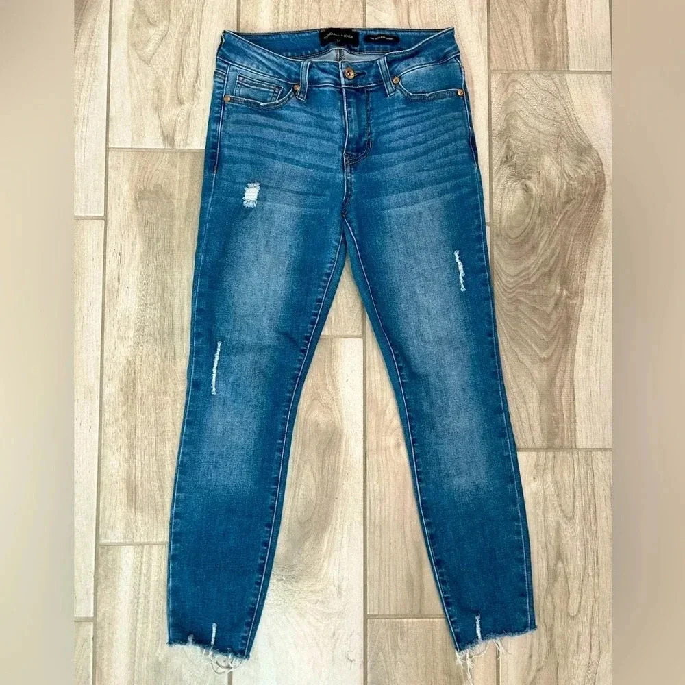 Kendall + Kylie The Ultra Babe Skinny Distressed Mid-Rise Jeans with Raw Hem - Picture 1 of 7